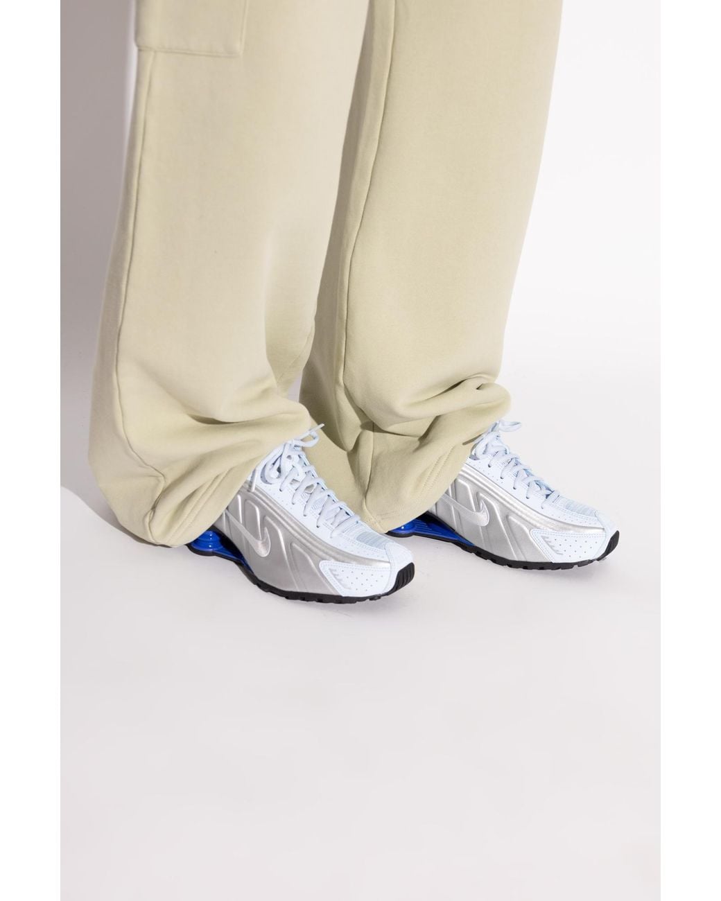 Nike White Sports Shoes "Shox R4"