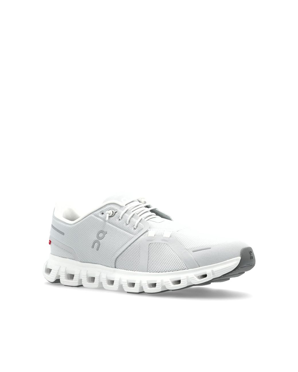 On Shoes White 'Cloud 6' Sports Shoes for men