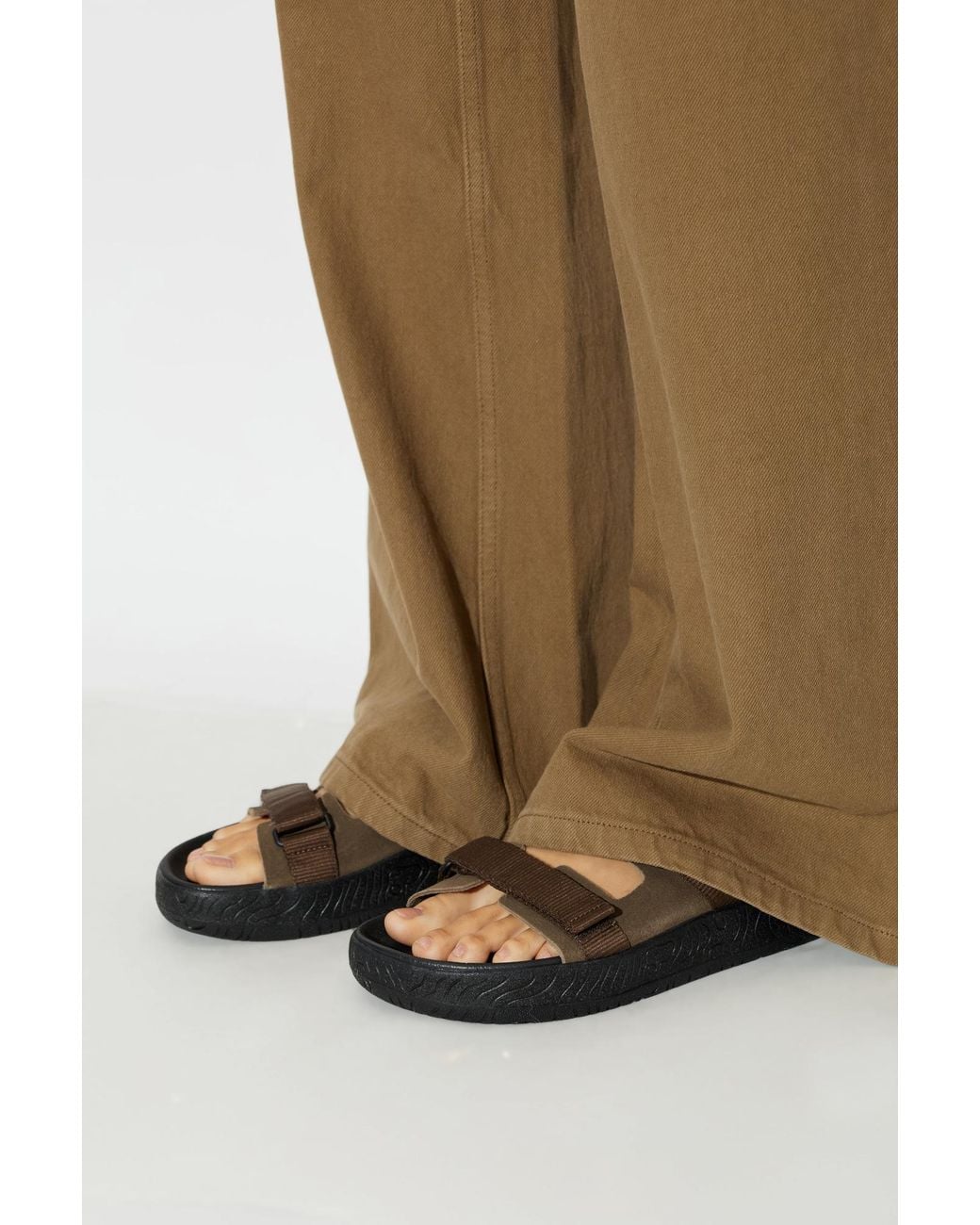Veja Brown 'Arpoador Suede Soft' Slides