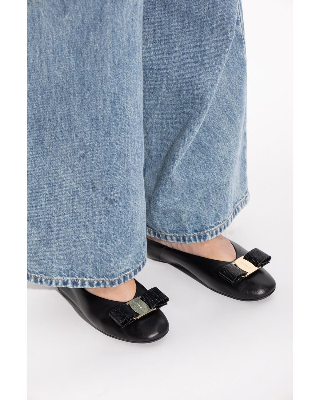 Ferragamo Black Ballet Flats "Vanna"