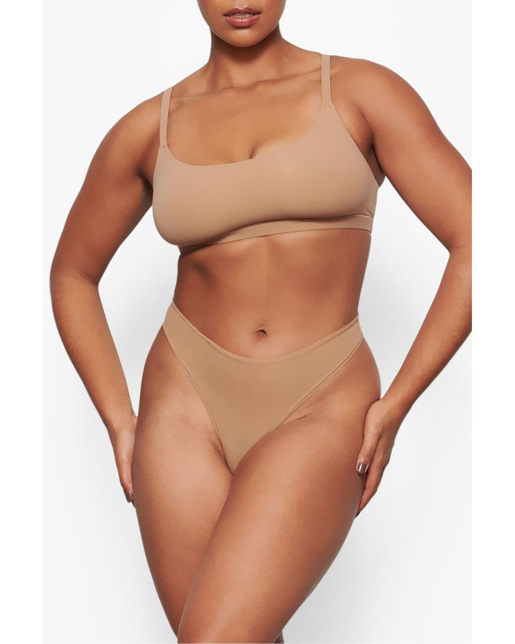 Skims Natural Stringi