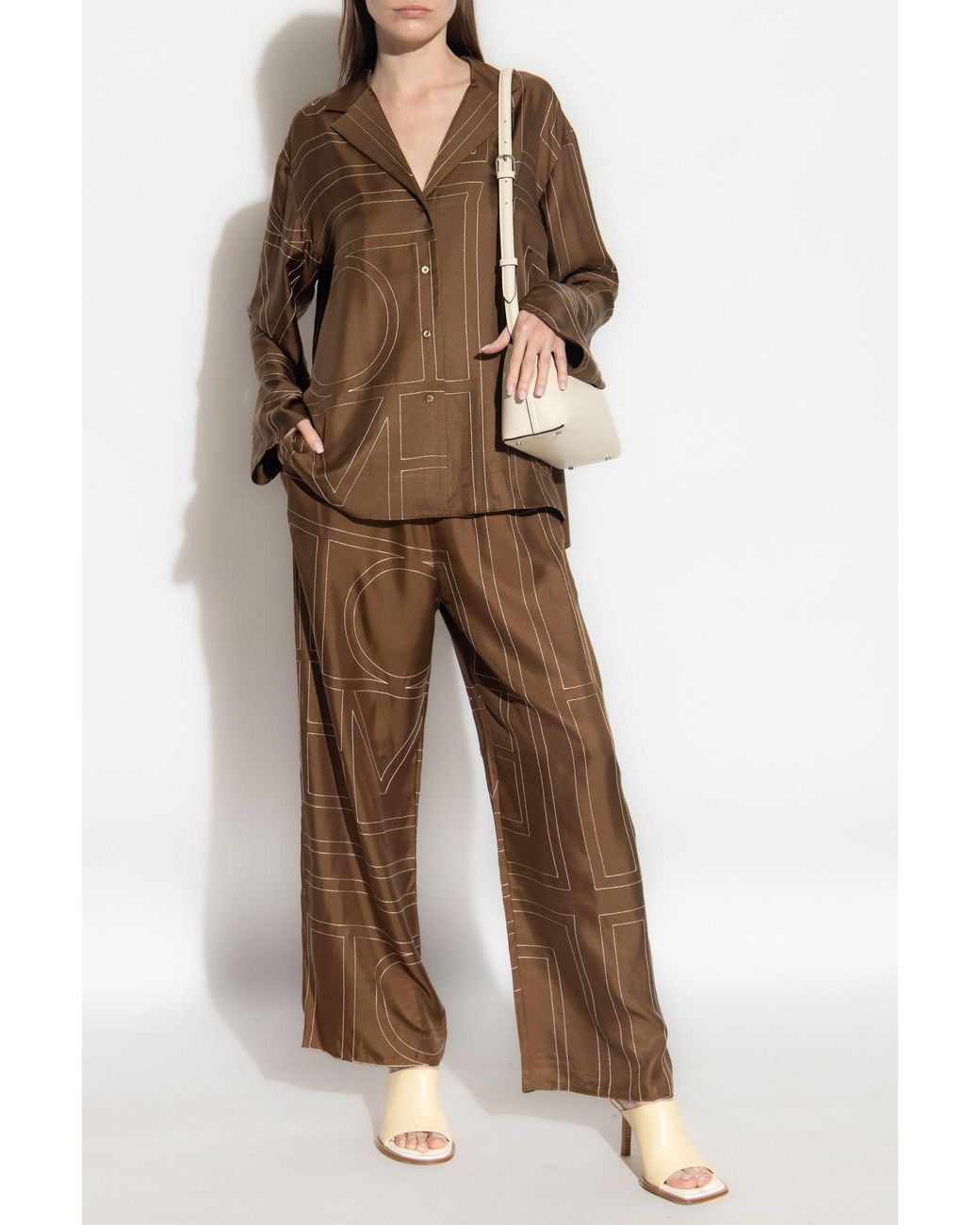 パンツ Toteme Trousers Brown TOTEME Silk Trousers in Brown | Lyst