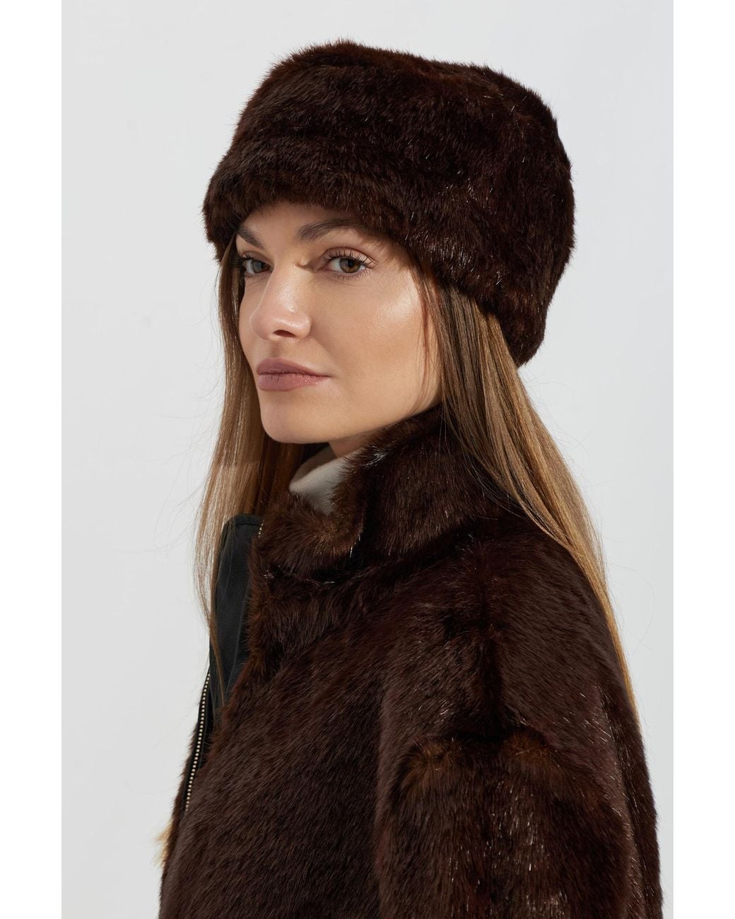 Stand Studio Black Hat 'Ozzy'