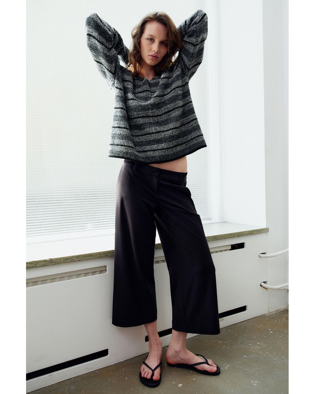 Weekday Black Pullover Mit V-Ausschnitt