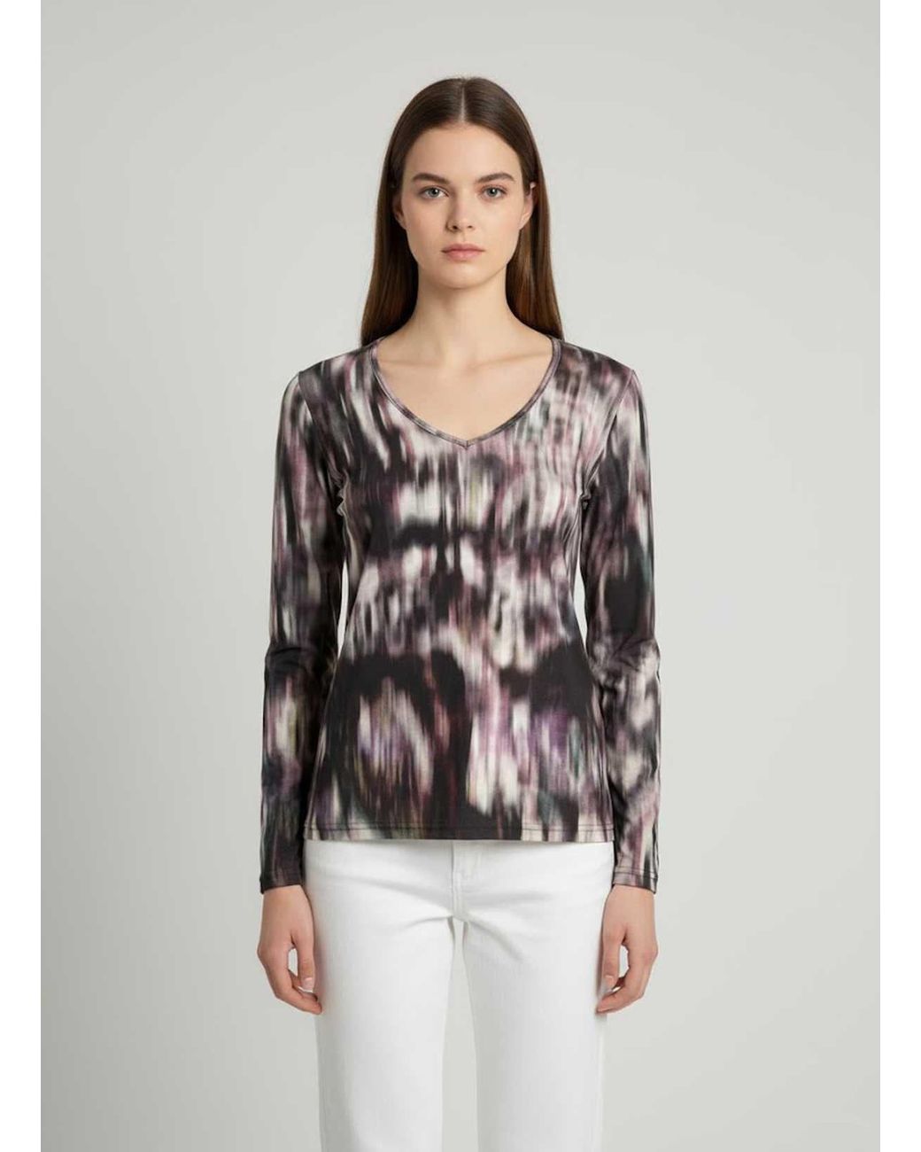 Conquista Black Abstract Print Long-Sleeve V-Neck Top – Modern, Sleek, Effortlessly Stylish