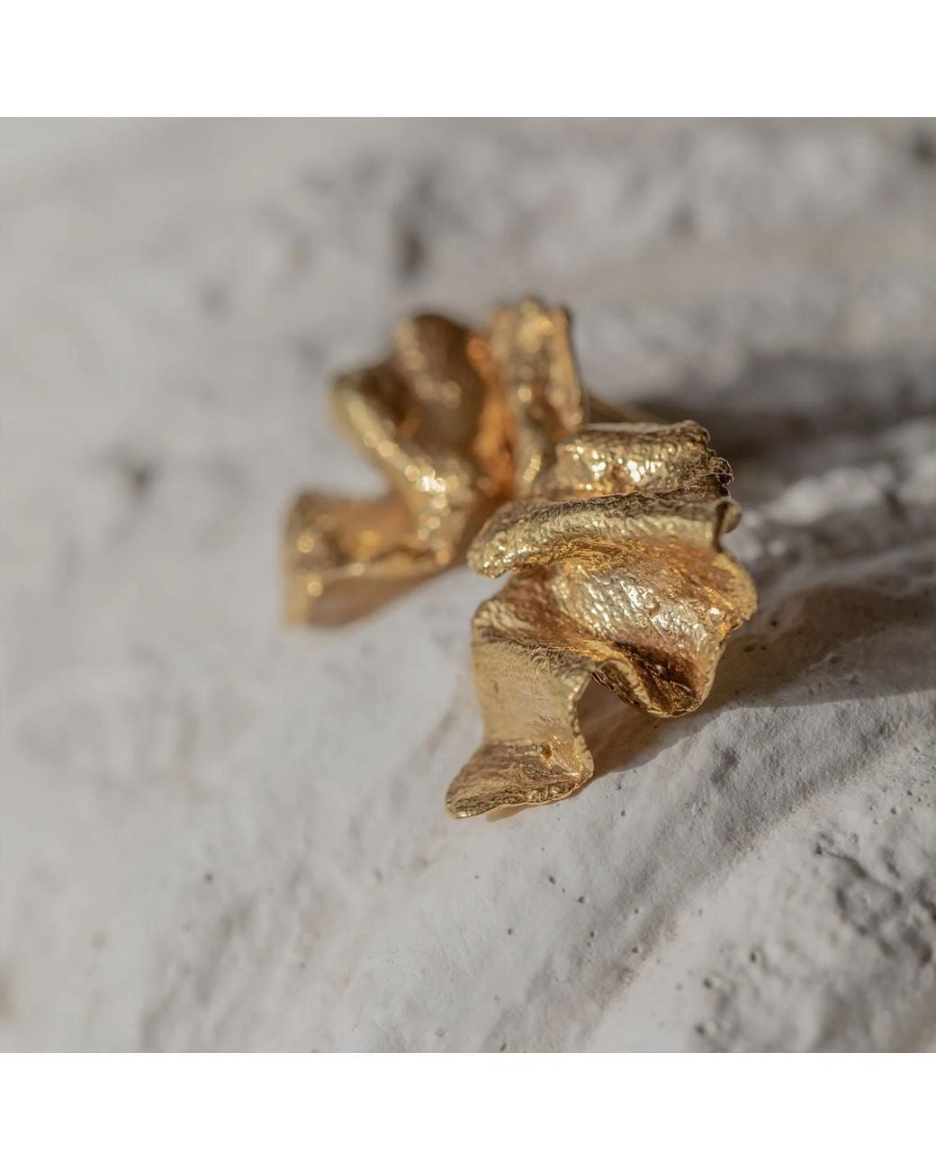 EVA REMENYI Metallic Artemis Wave Earrings