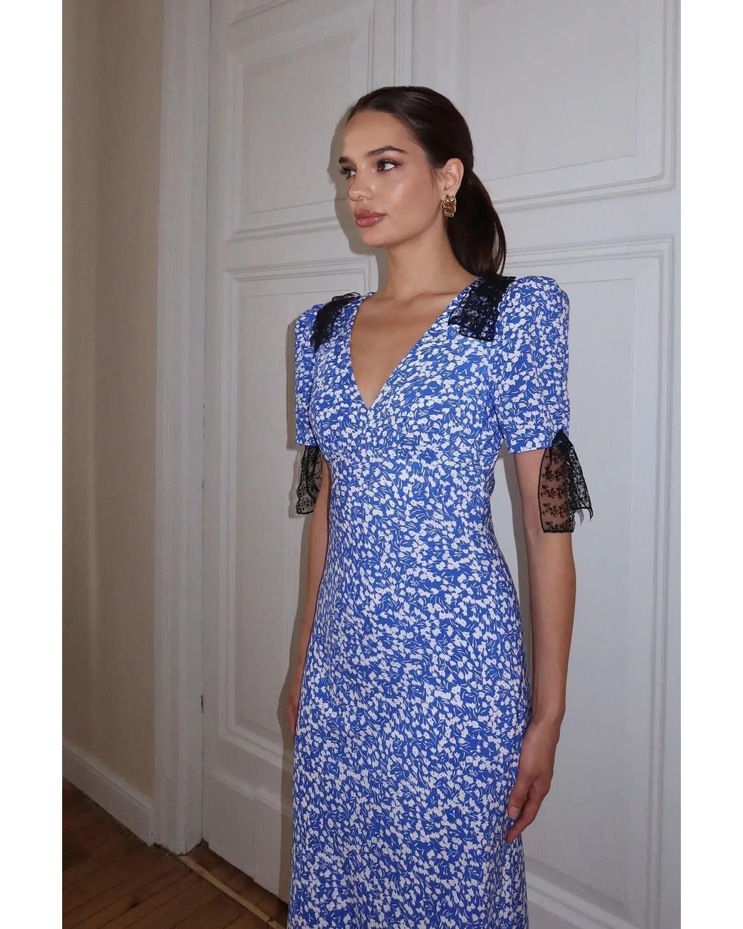 POST MERIDIEM Blue Fitted Lace Midi Dress With Short Sleeves