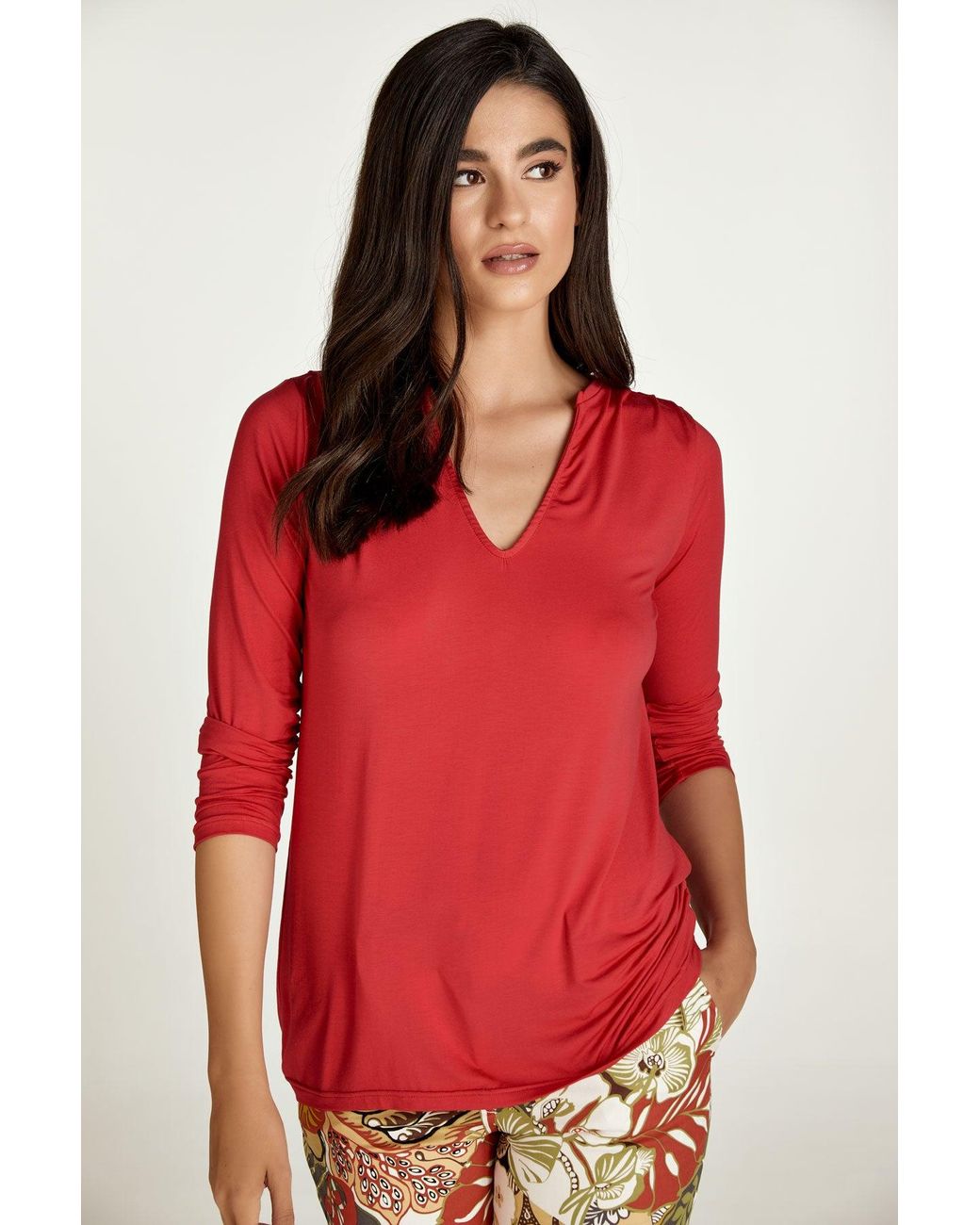 Conquista Red Jersey V Neck Top
