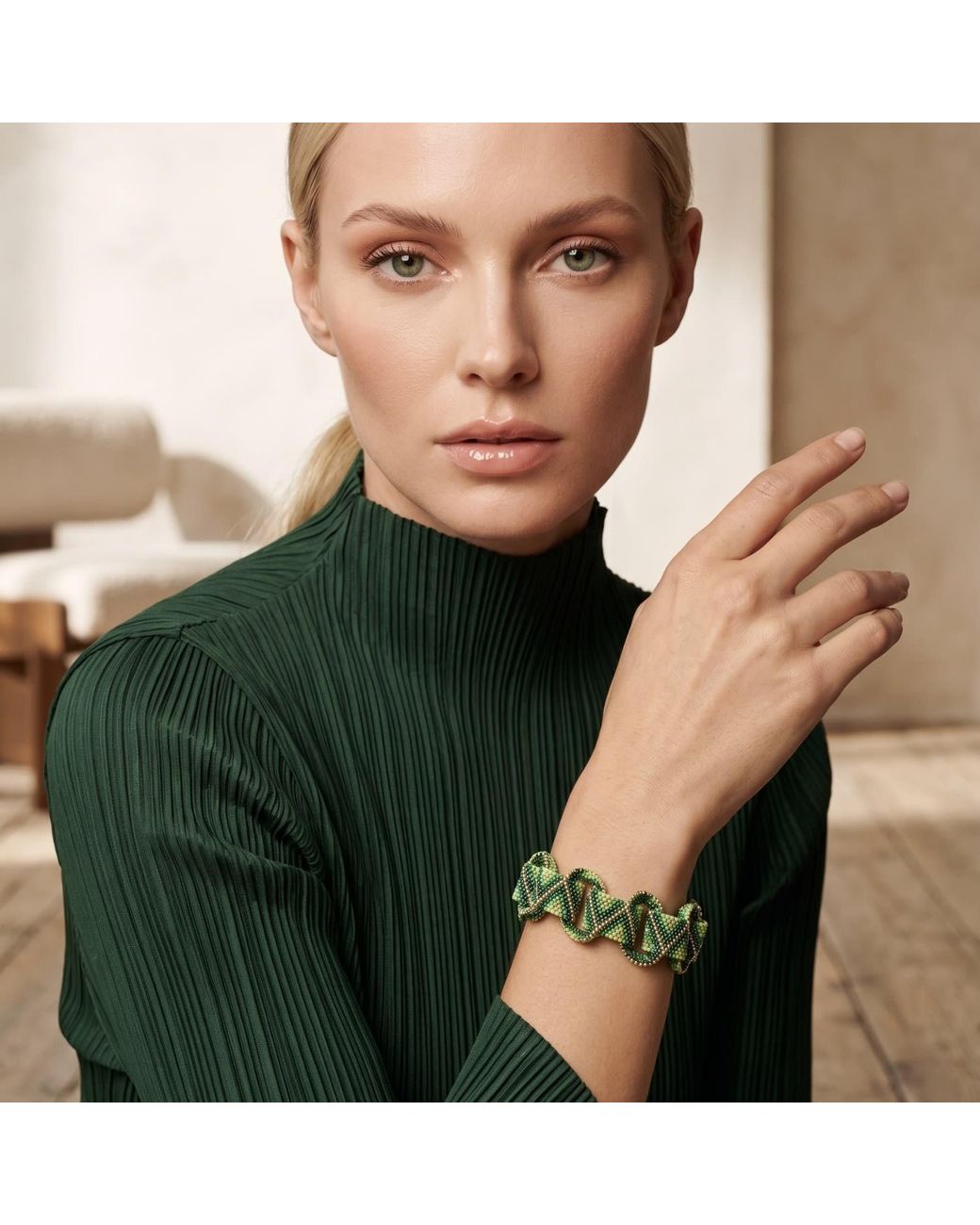 Iliana Arrazola Green Bold Chunky Link Bracelet, Glass Beads, Beaded Jewelry