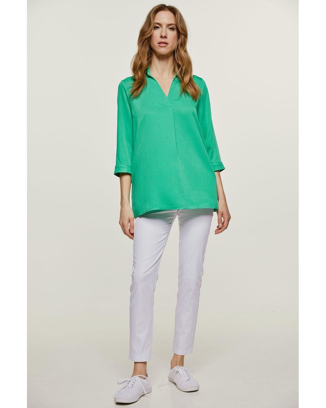 Conquista Green V Neck Top