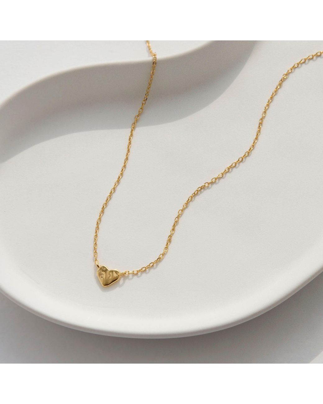 Muru Metallic Tiny Heart Necklace