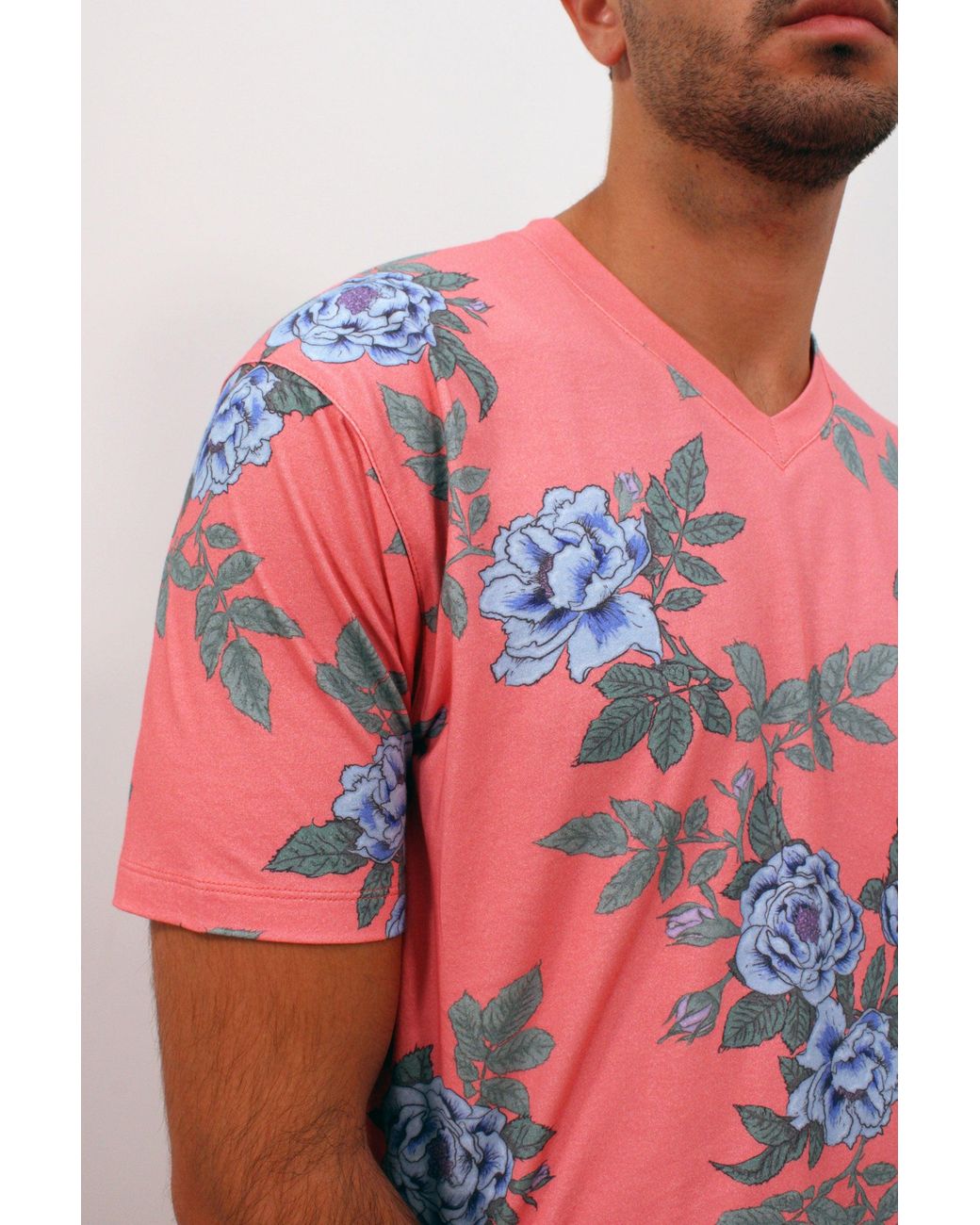 Lords of Harlech Orange Maze Floating Forna V-neck Tee In Geranium for men