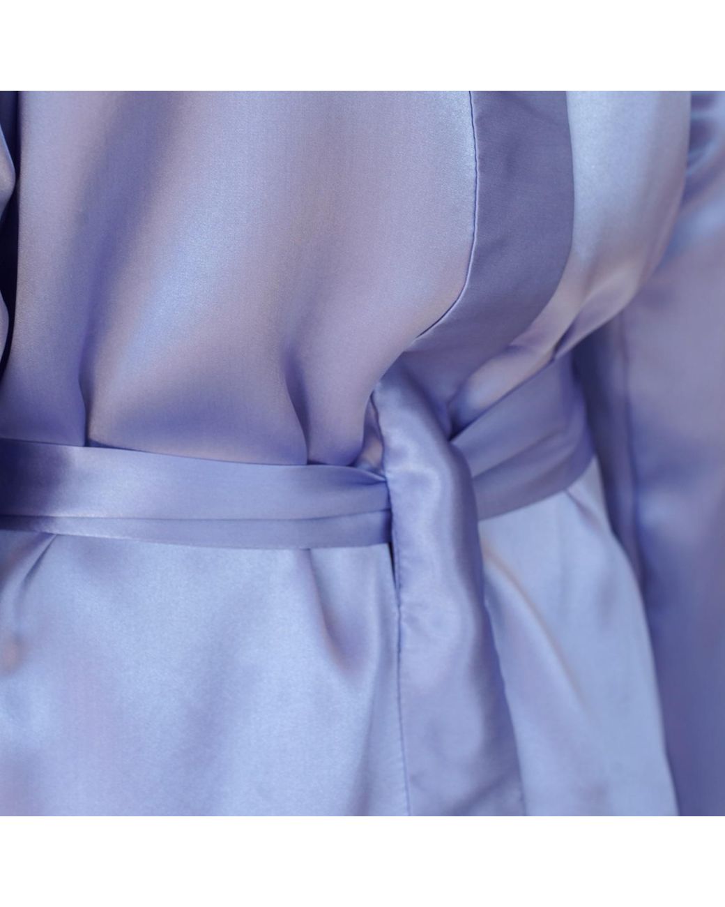 Je Mérite (I Deserve) Blue Lola Silk Short Robe