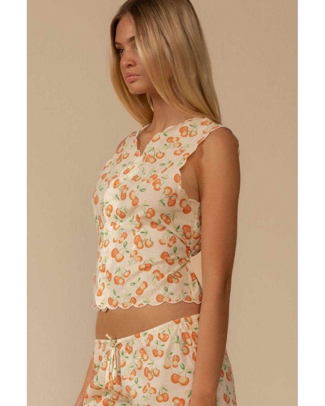 Montce White Cherry Sherbet Scalloped Vest