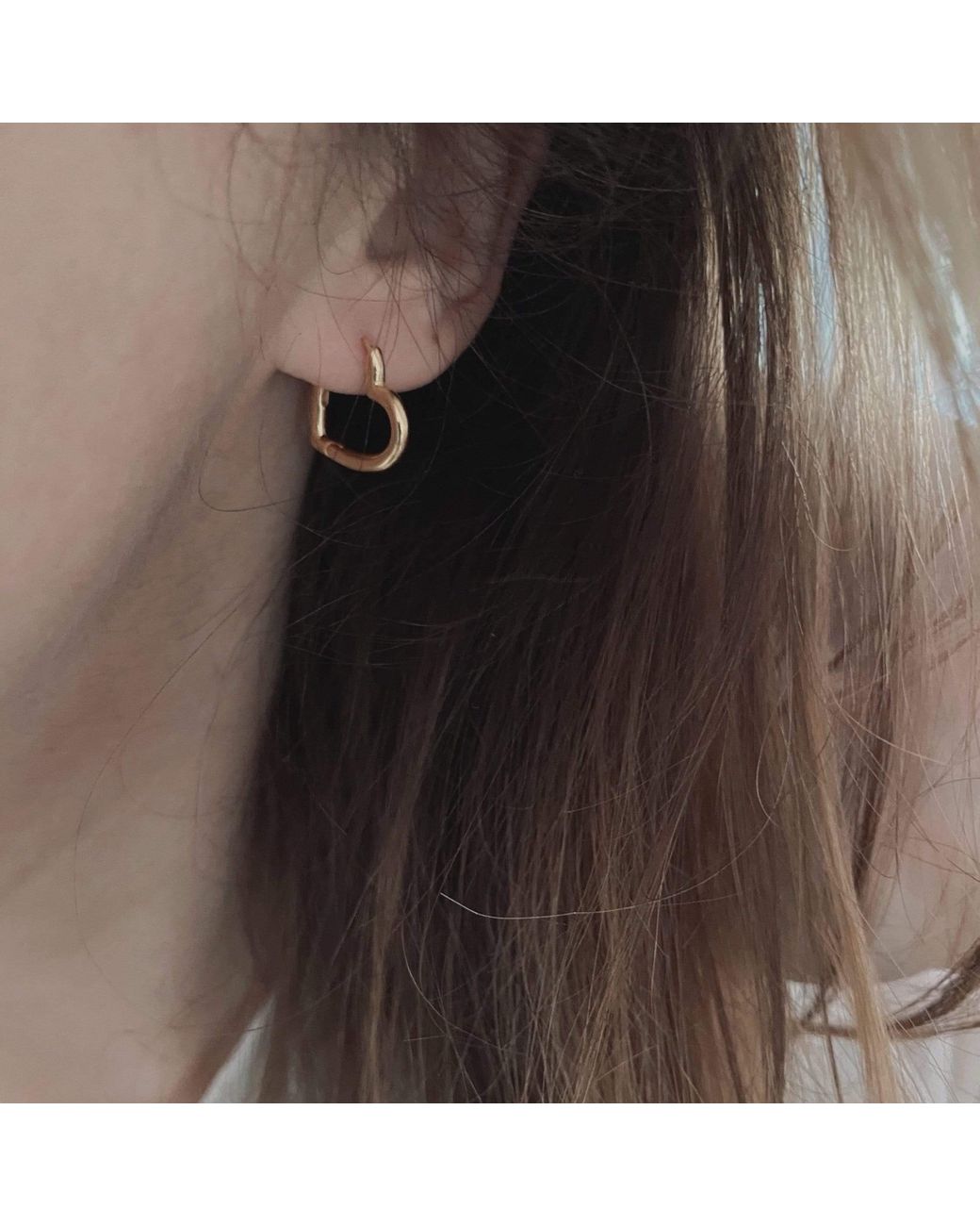 IN CAUDA VENENUM Metallic Kâma Earrings