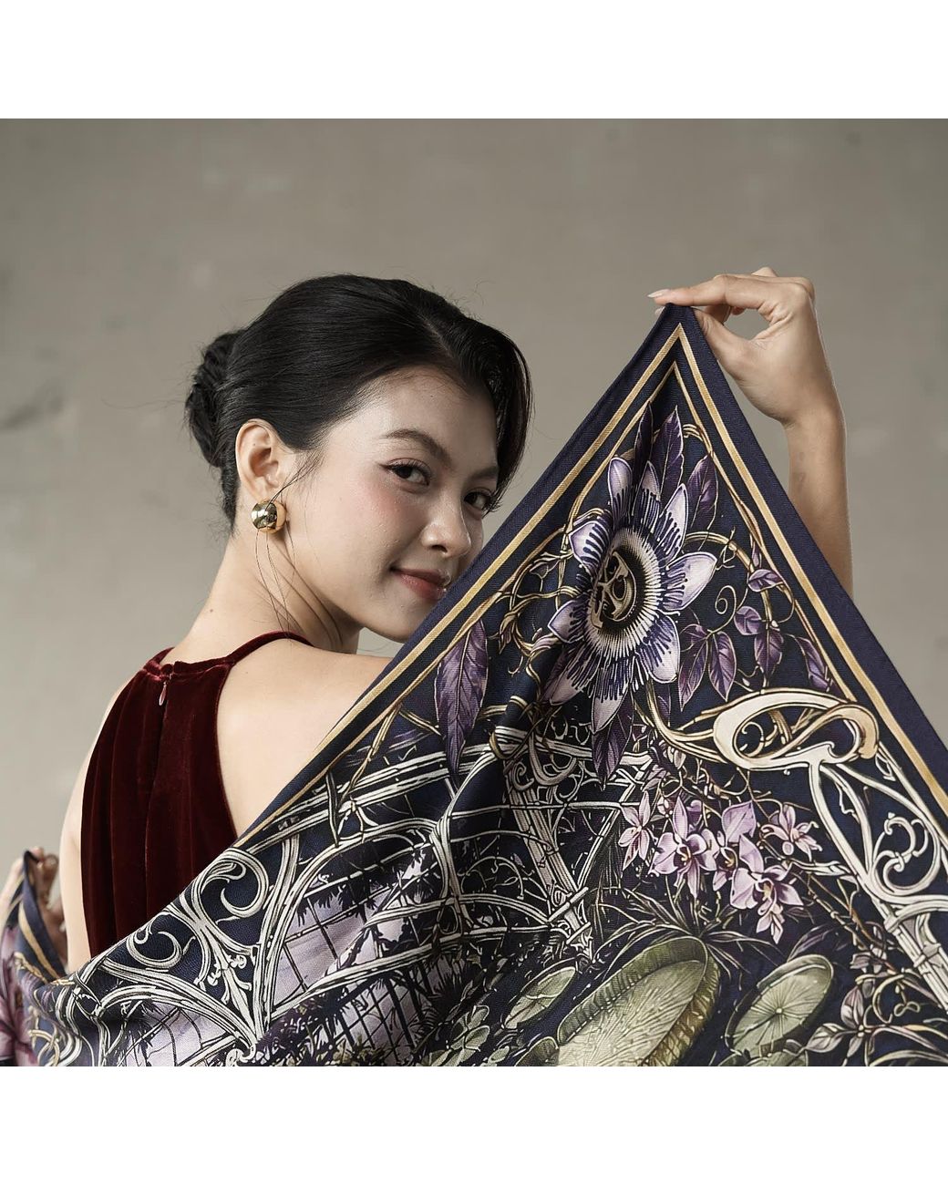 Silk and Bears Gray Waterlily House