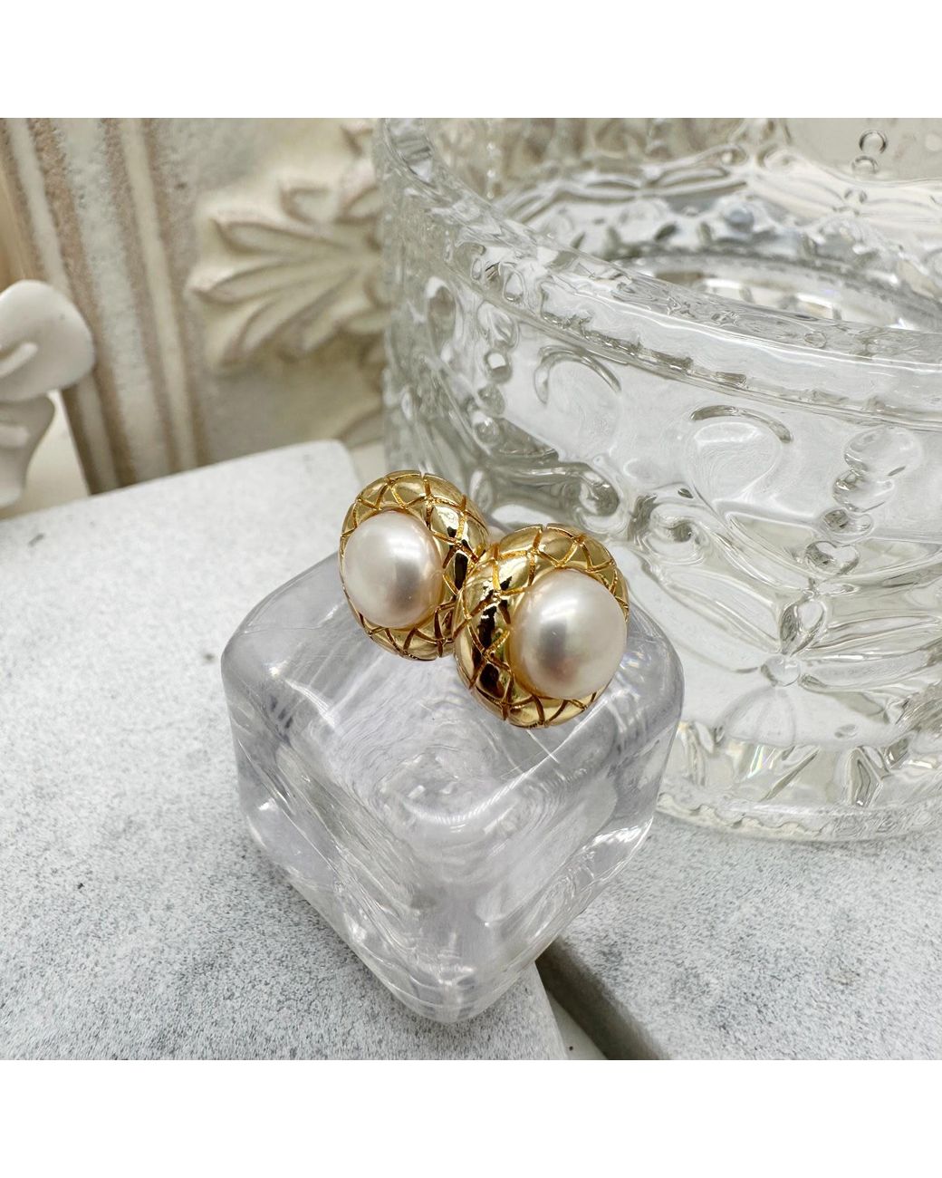 Farra Metallic Minimalist Round Freshwater Pearls Stud Earrings