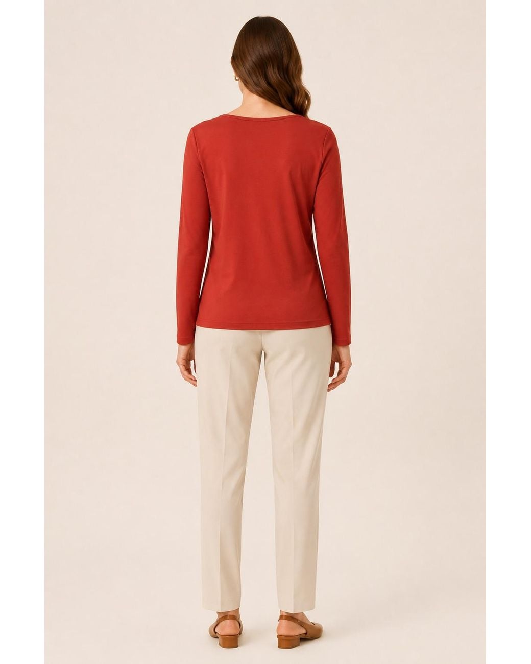 Conquista Red Refined V-Neck Long Sleeve Top