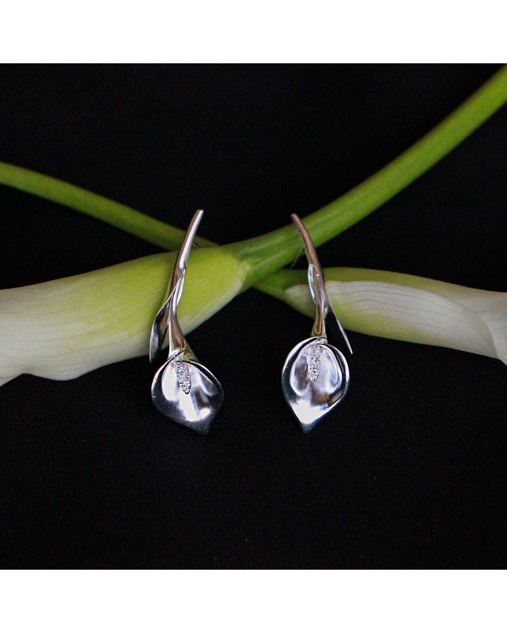 Agora Jewellery White Calla Maxi Earrings