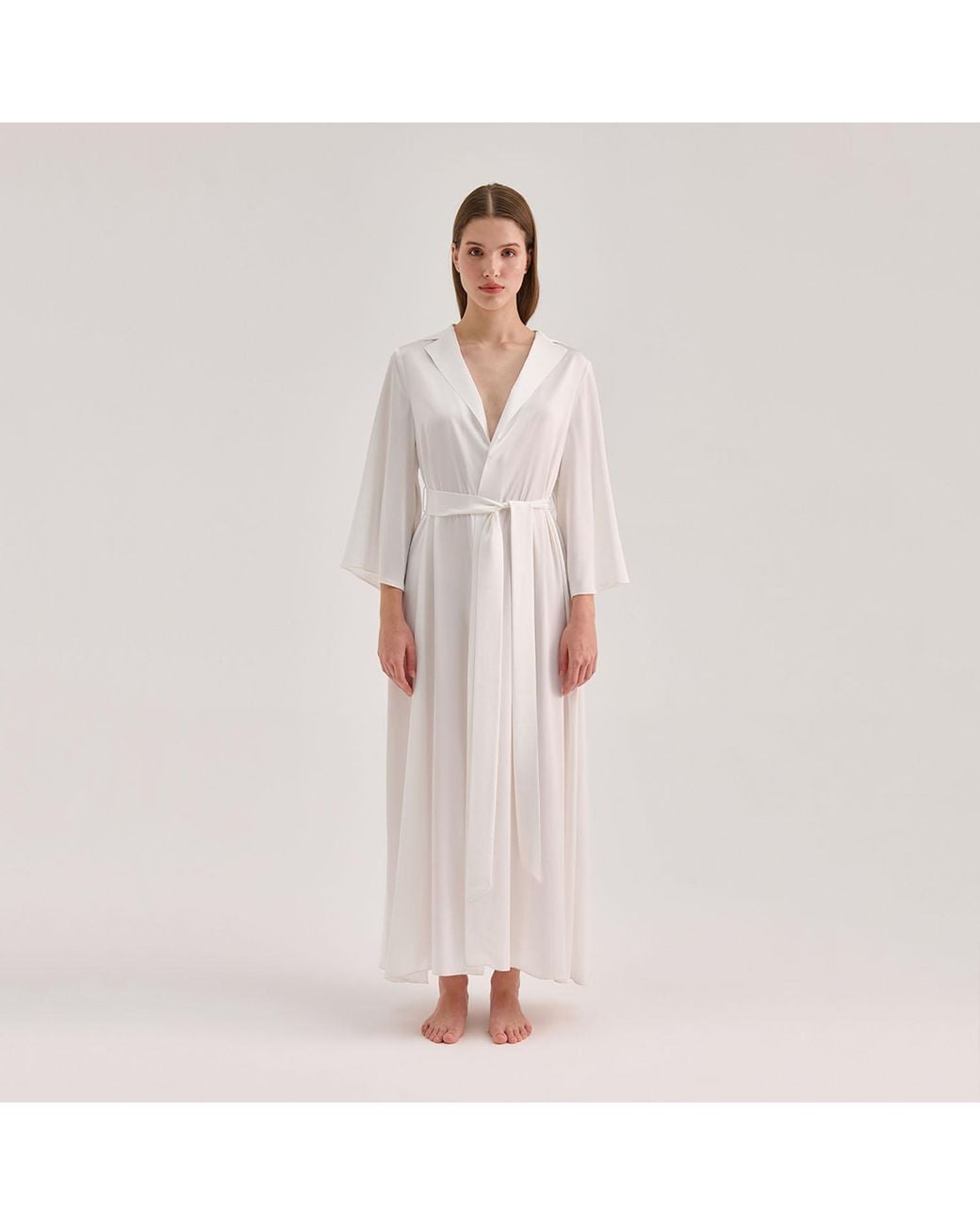 Avenue 8 White Silk Maxi Collar Robe