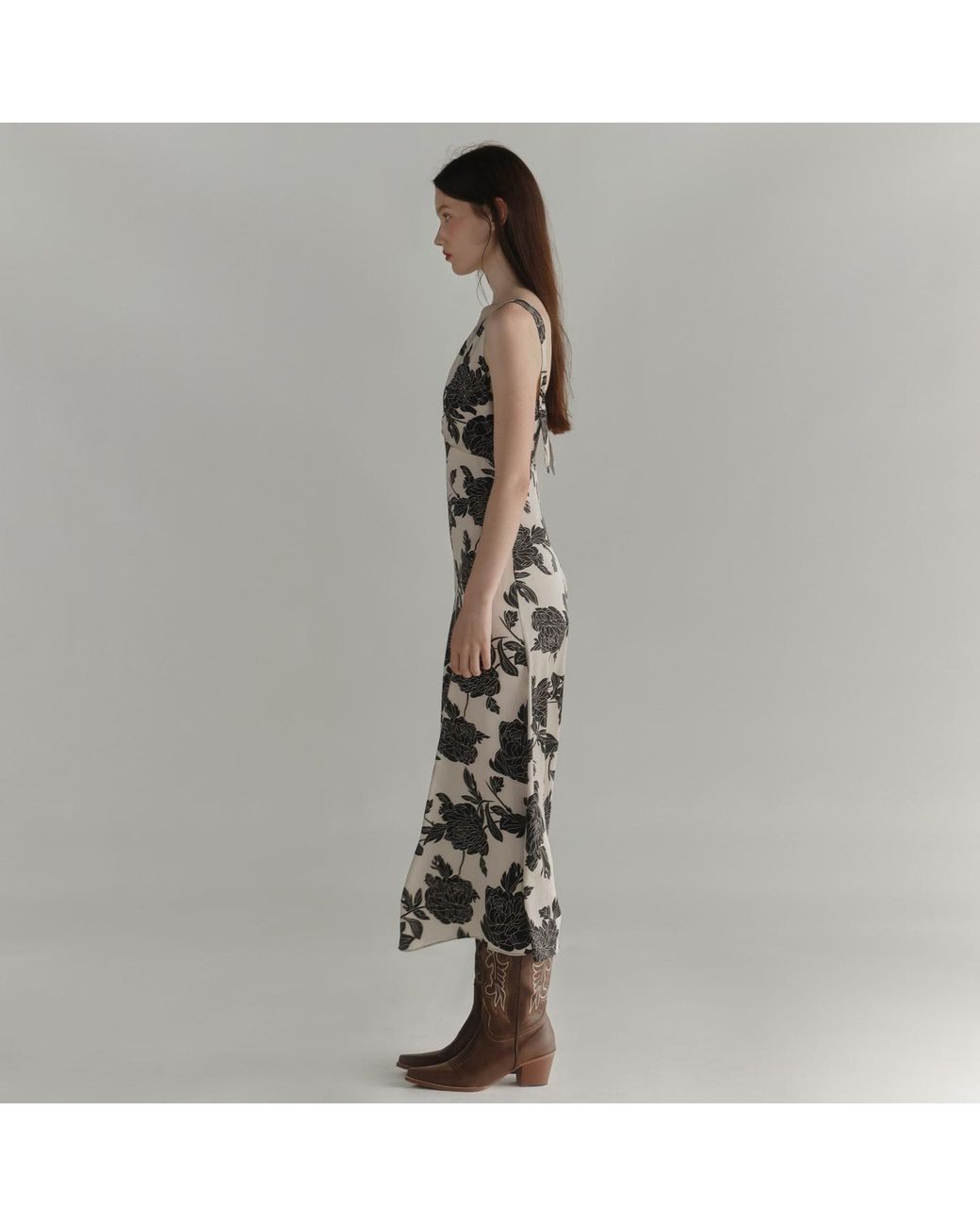 Belsize25 Black Sicily Day & Night – Floral V-Neck Satin Midi Dress With Flowers