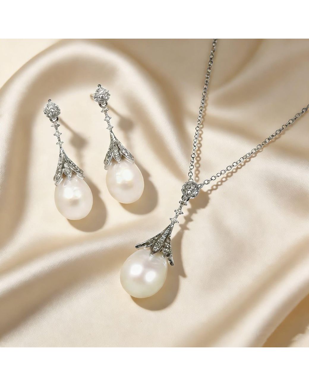 Ninemoo White Fleur De Givre Earrings