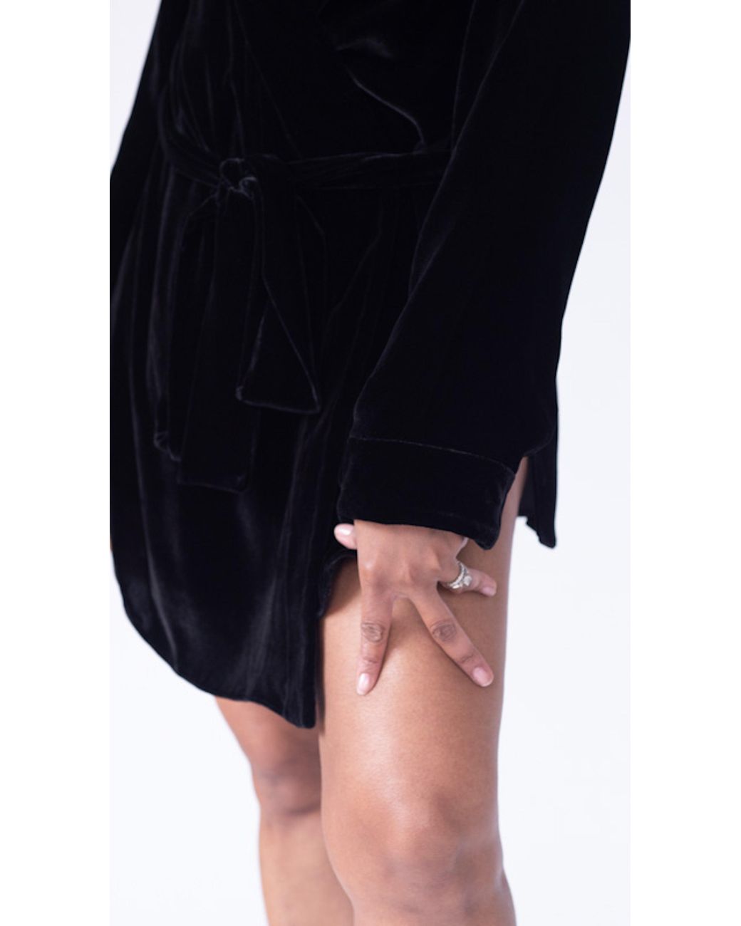 Je Mérite (I Deserve) Black Silk Velvet Short Robe