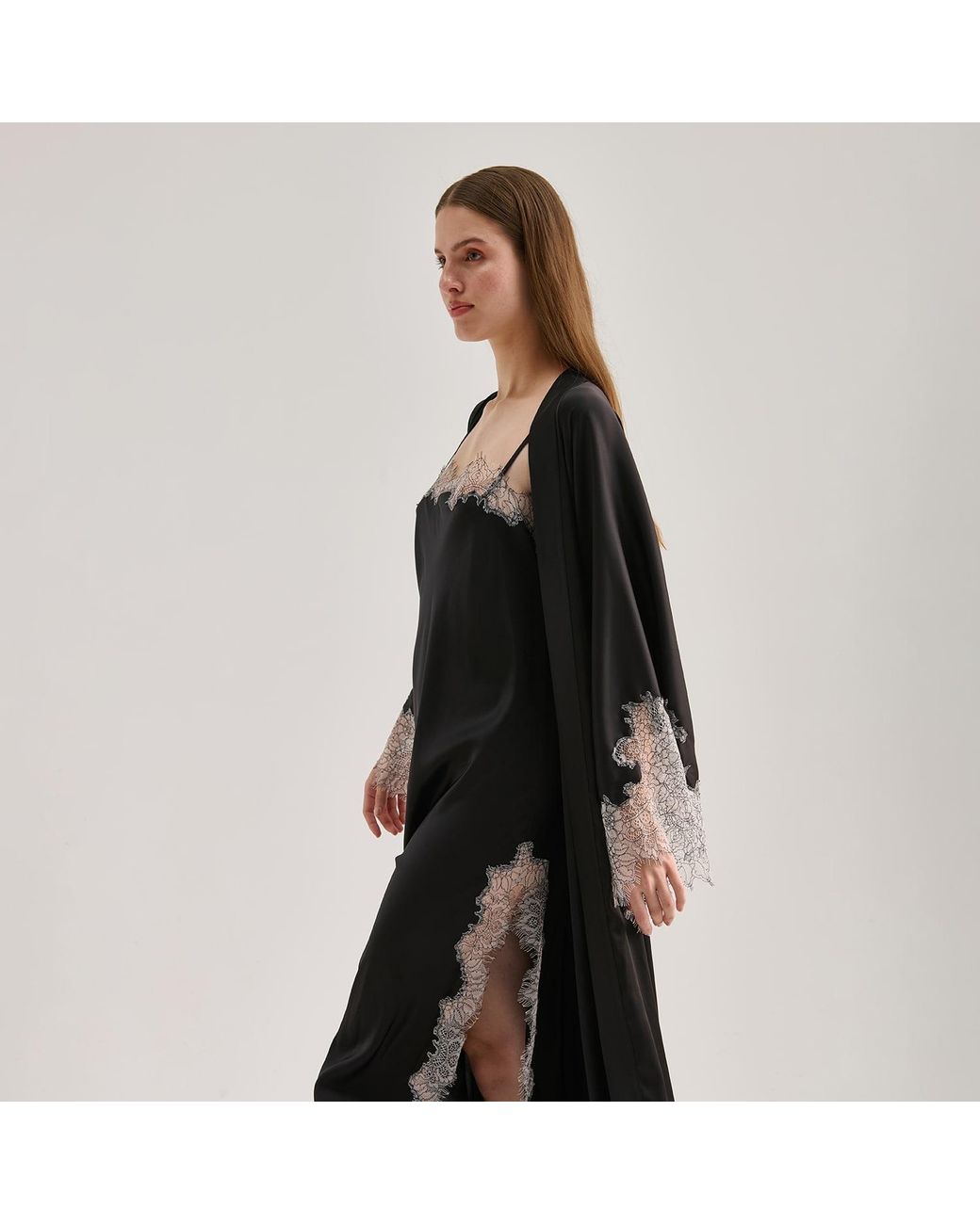 Avenue 8 Black Lace Detailed Maxi Robe