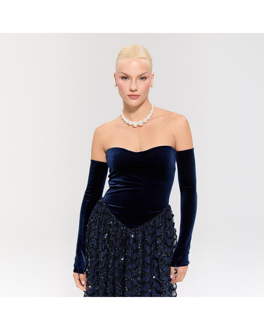 Nur Karaata Blue Throne Of Velvet Gown