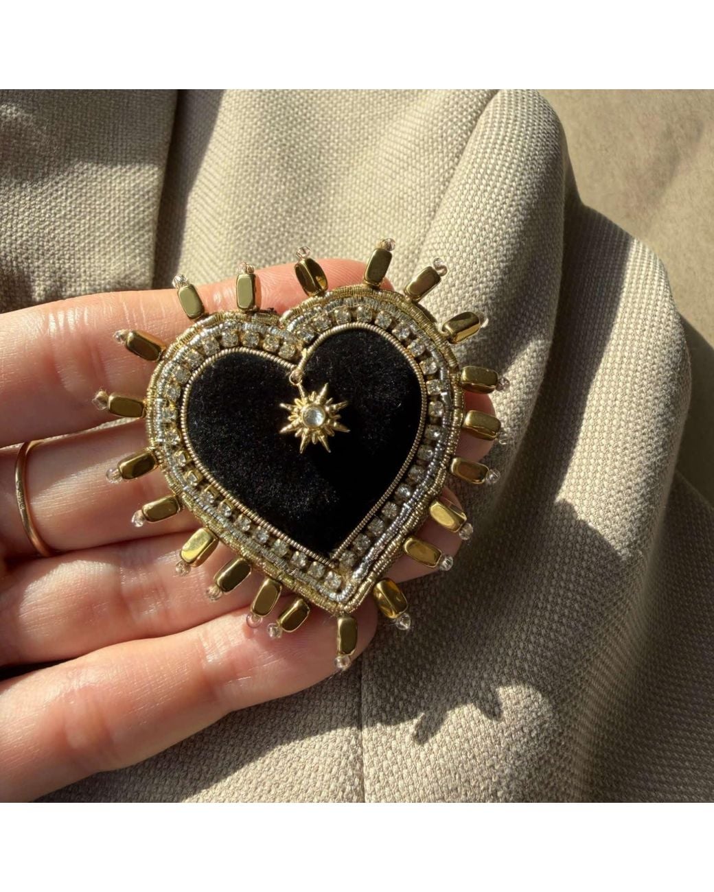 VETKA Black Heart Statement Brooch – Golden Radiance
