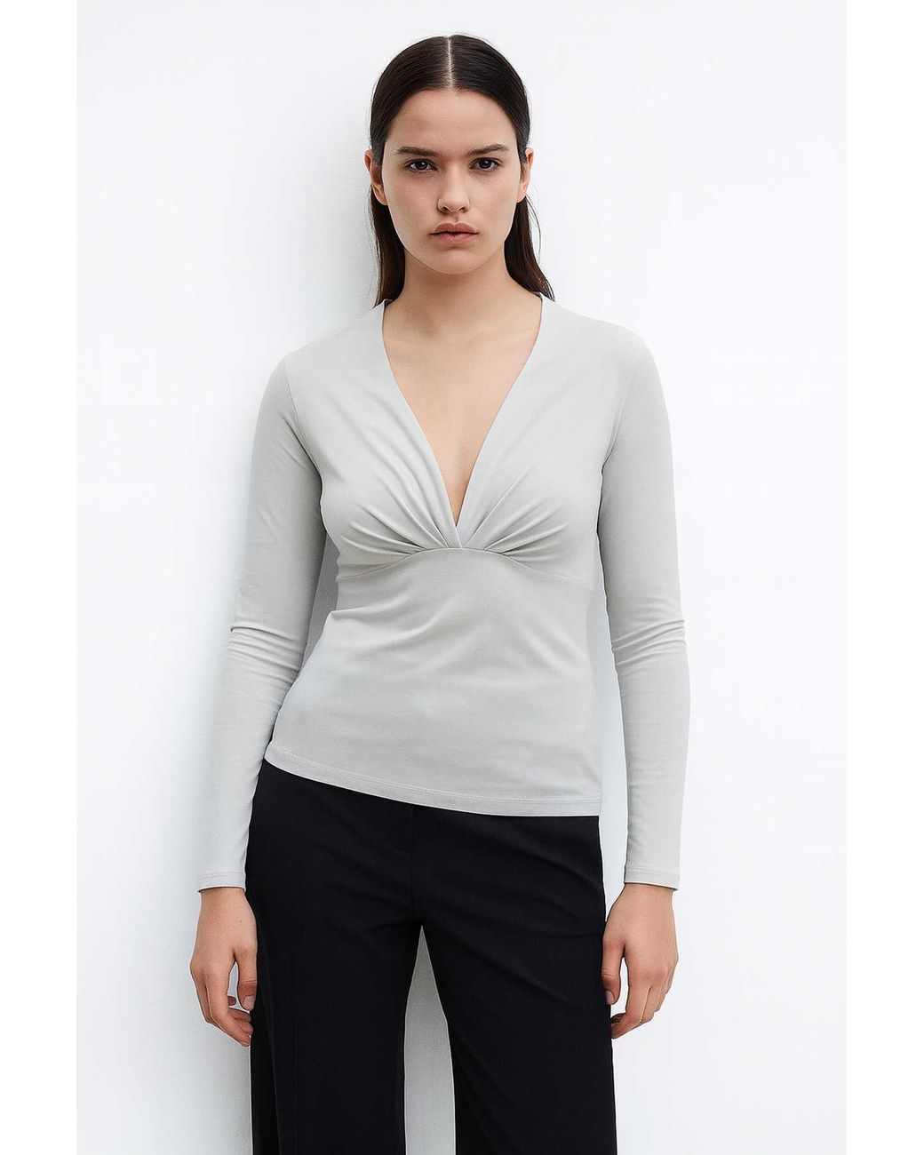 Conquista White Elegant V-Neck Long Sleeve Jersey Top