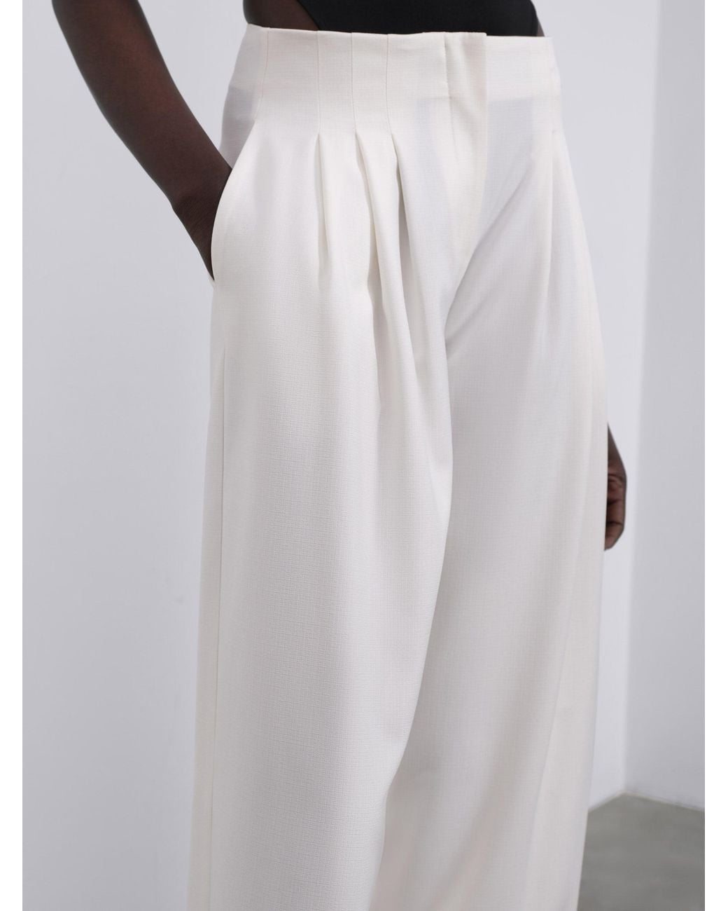 Sélone White Nore Pleated Tailored Trousers