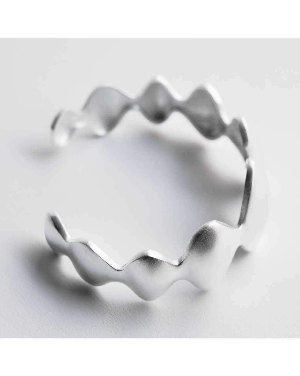Joidart White Plated Bracelet Sinuara