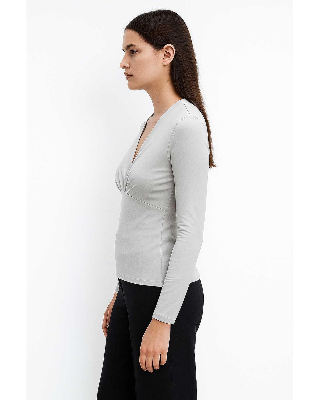 Conquista White Elegant V-Neck Long Sleeve Jersey Top