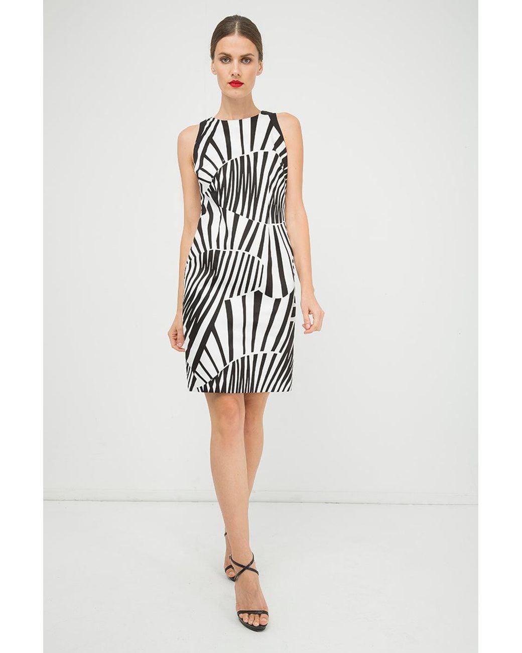 Conquista Black Fitted Sleeveless Print Dress