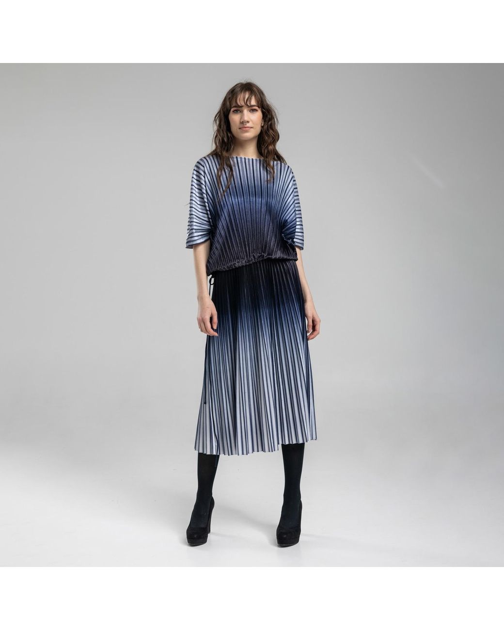 ARTISTA Blue Gradient Pleated Bat Sleeve Top