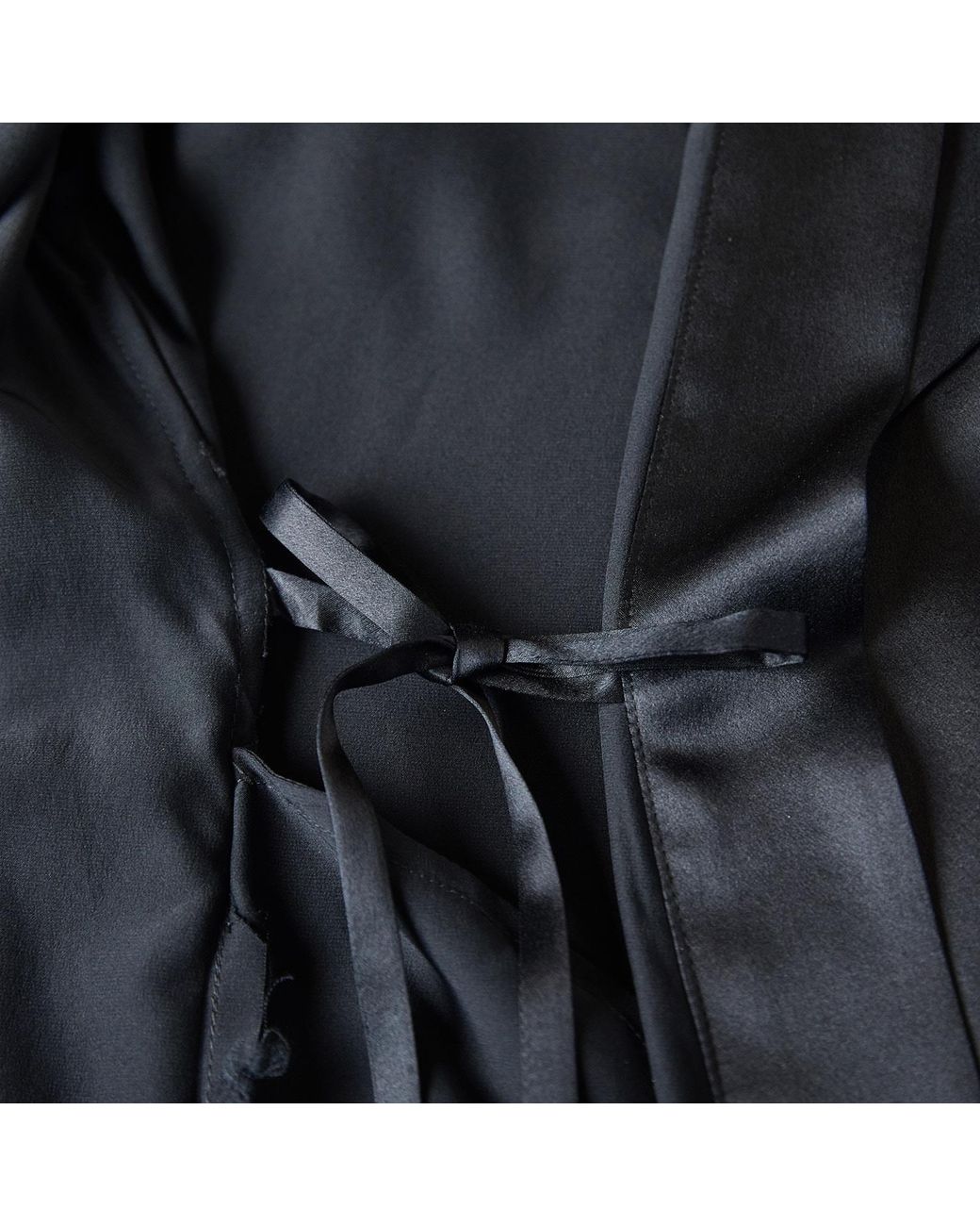 Soft Strokes Silk Black Pasithea
