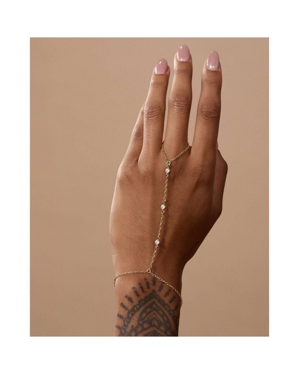 SET & STONES Metallic Cyrus Hand Chain