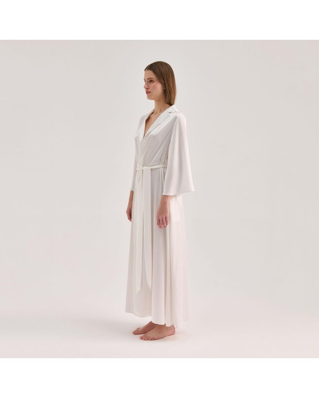 Avenue 8 White Silk Maxi Collar Robe