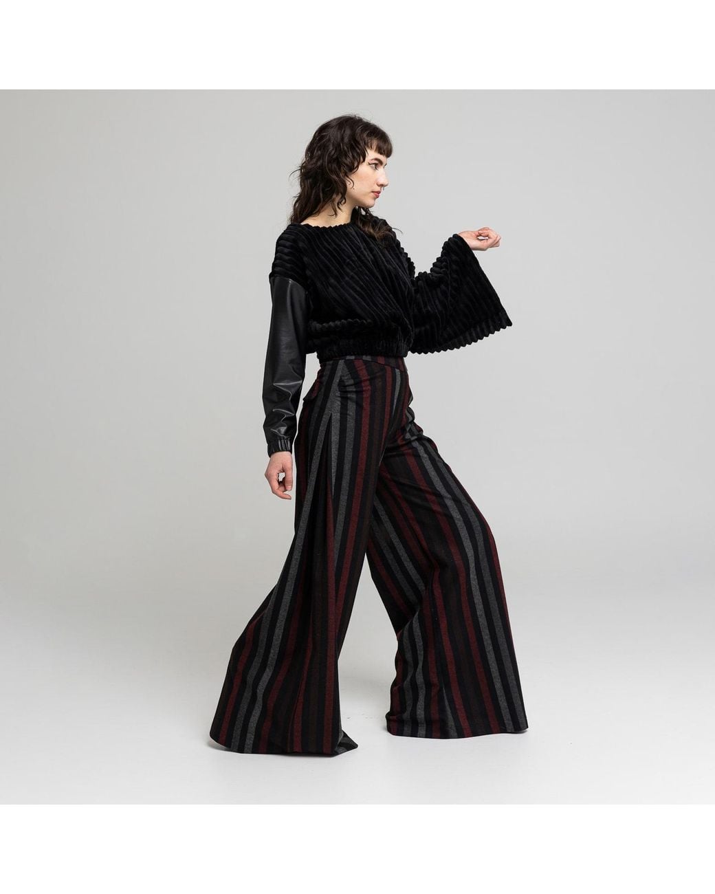 ARTISTA Black Astrid Cropped Oversized Pullover