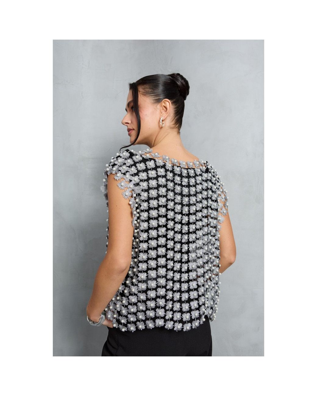 Saachi White Floral Shell Pearl Capelet