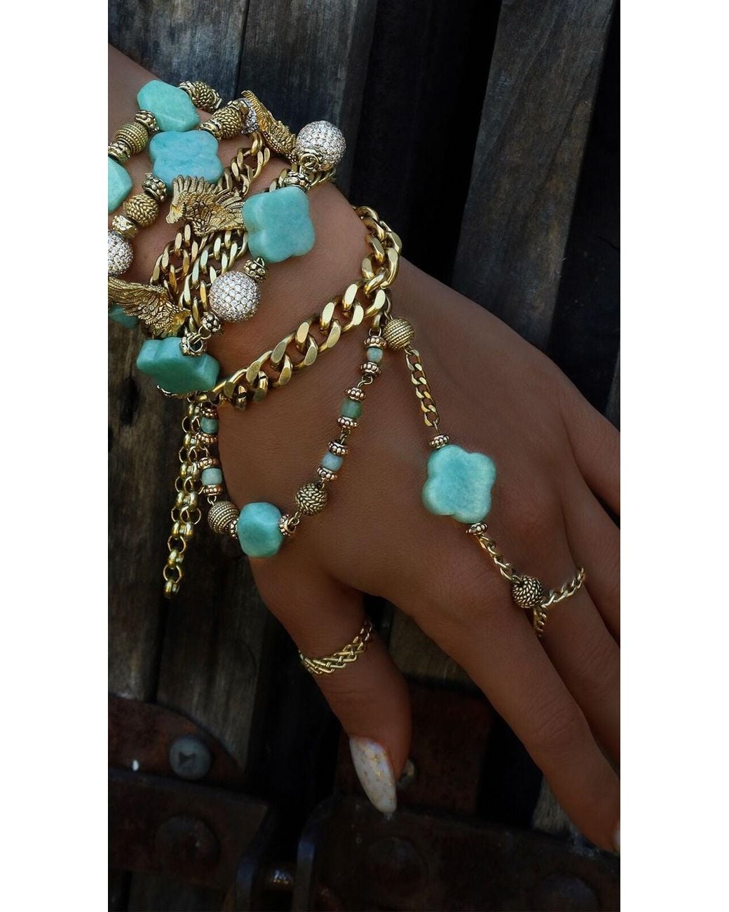 Bayemeyc Metallic Mirakel Hand Chain Bracelet