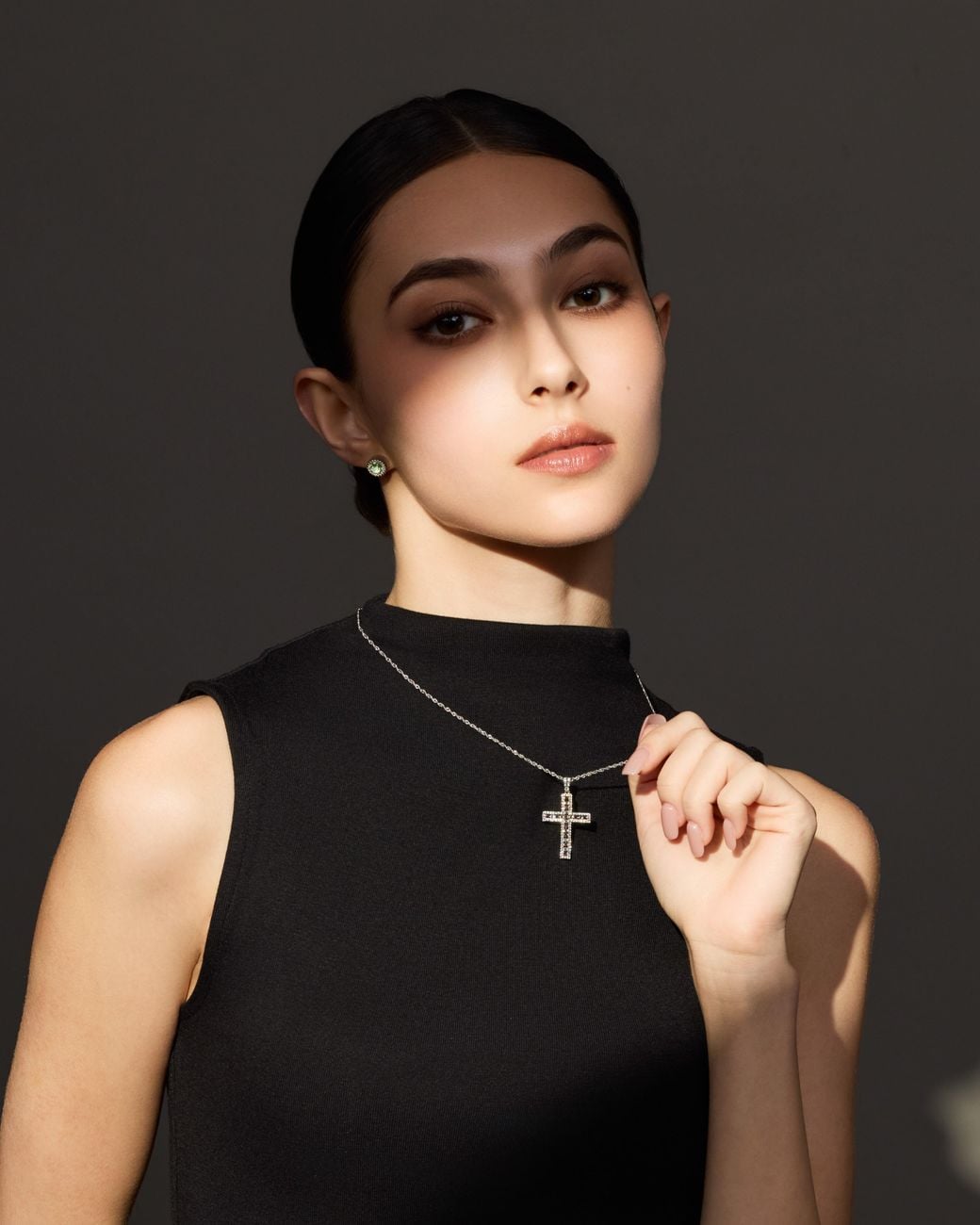 Arte Madrid Metallic Cruz Timeless Mosaic Cross Pendant Necklace