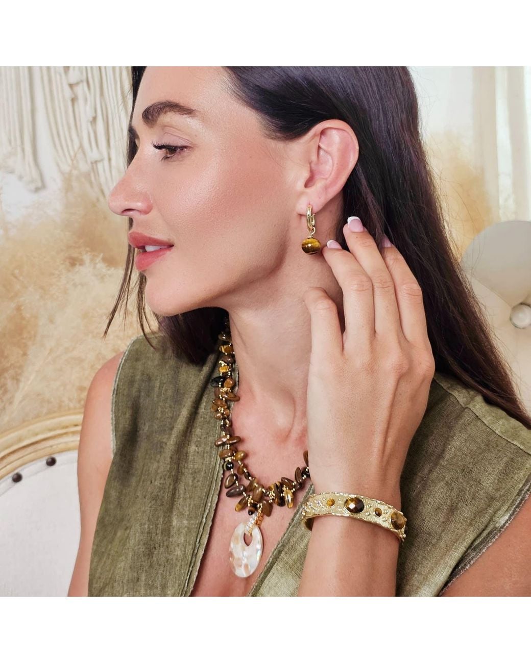 Farra Metallic Classical Tigereye With Shell Pendant Necklace