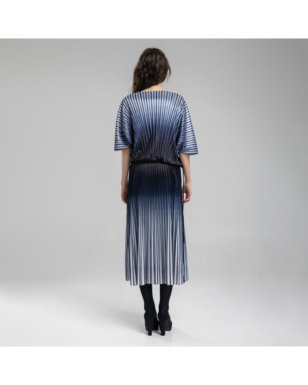 ARTISTA Blue Gradient Pleated Bat Sleeve Top