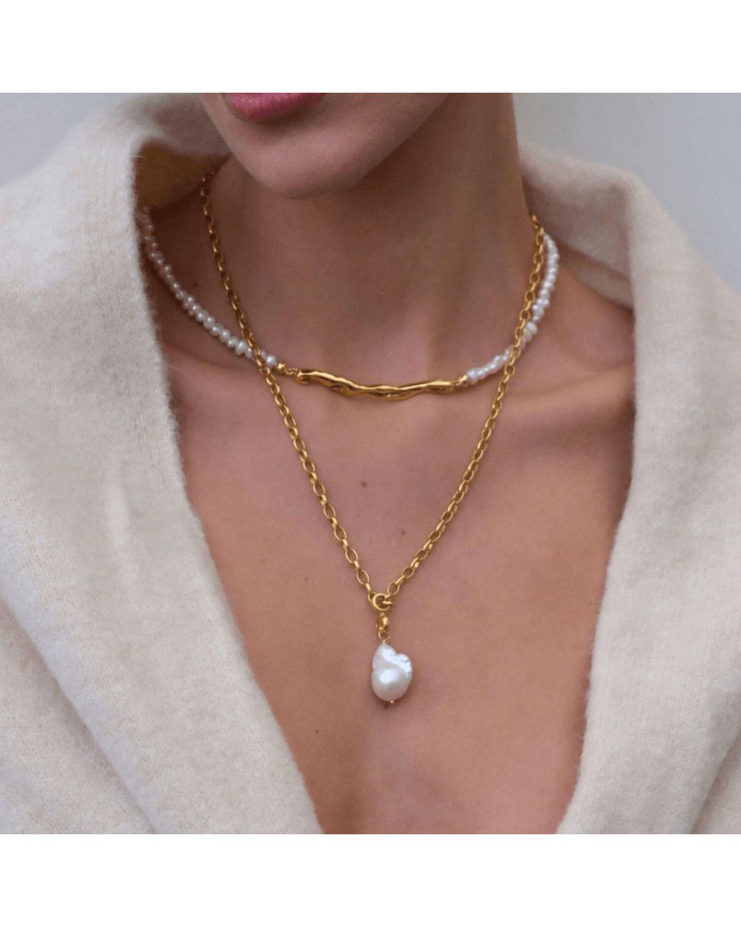 LINYA JEWELLERY Metallic Pontus Horizontal Pearl Necklace