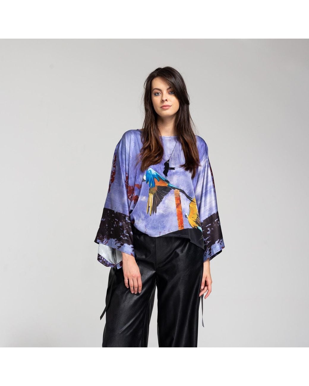 ARTISTA Blue Parrot Blouse