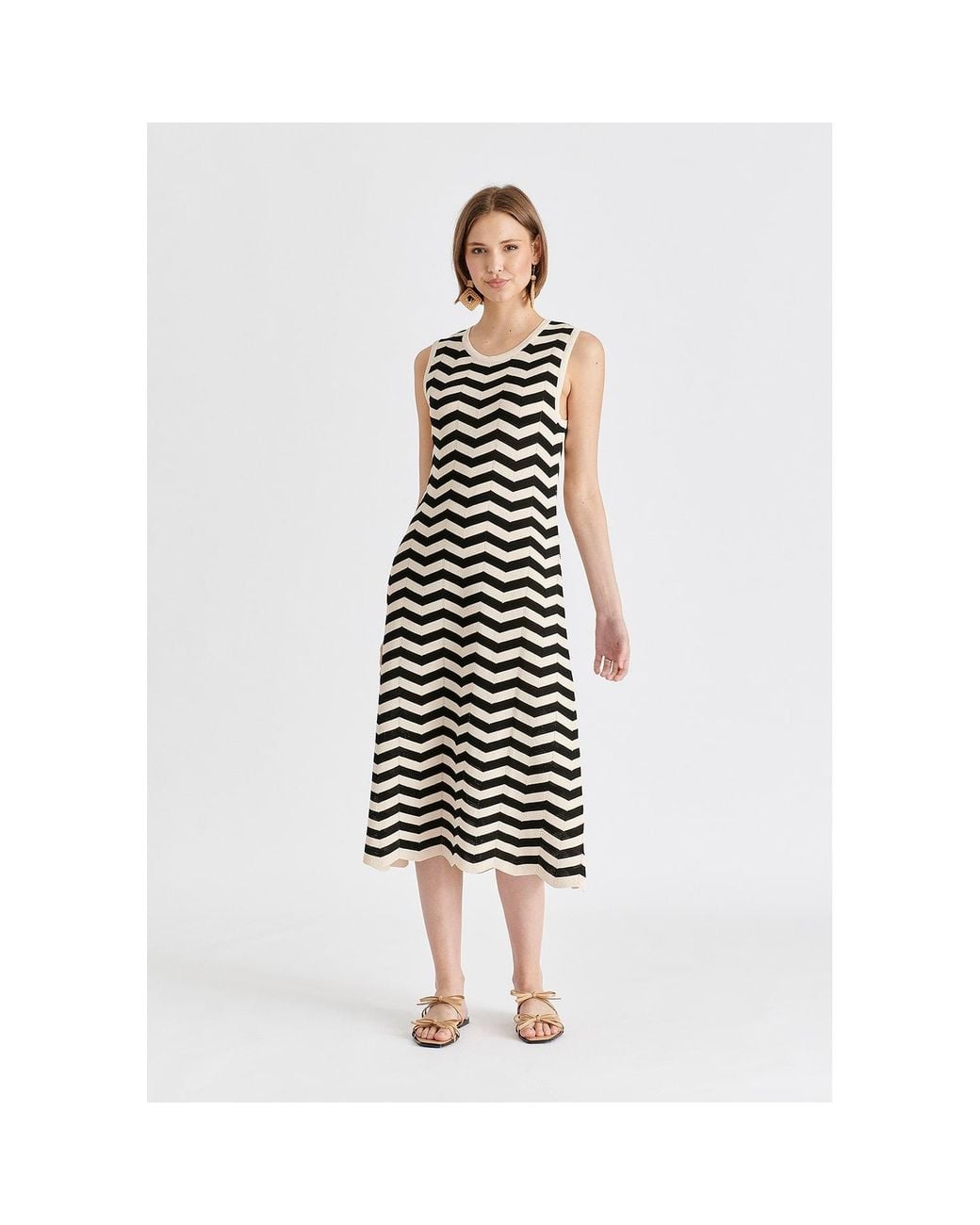 Paisie Black Sleeveless Midi Knit Dress