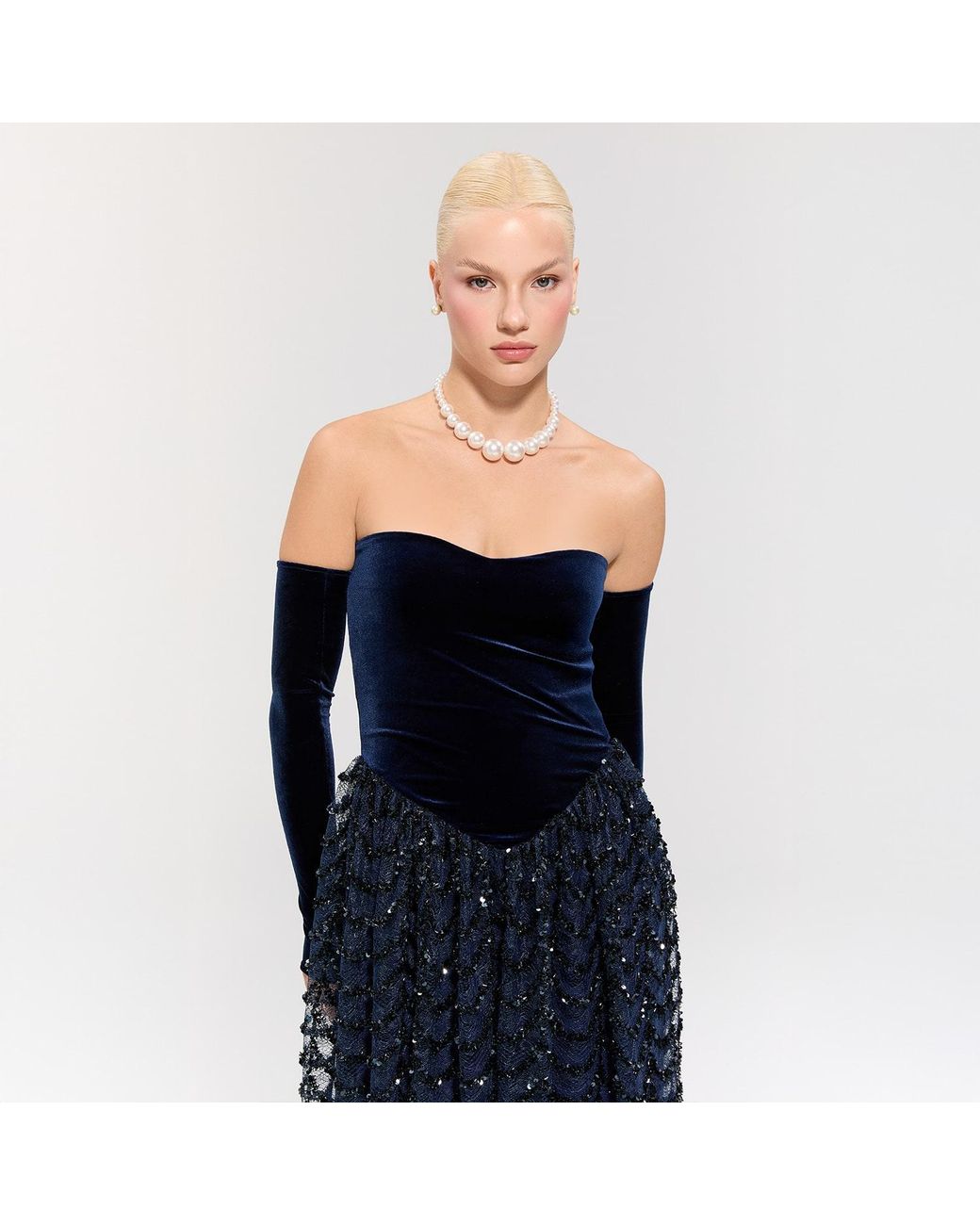 Nur Karaata Blue Throne Of Velvet Gown