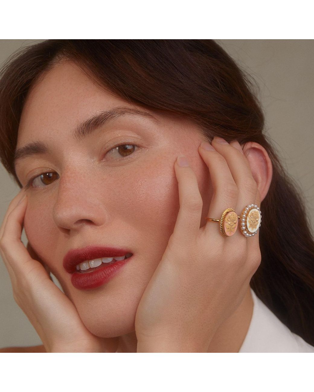 Vintouch Italy Natural Plated Flower Cameo Ring